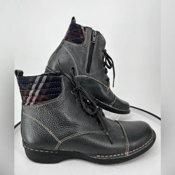 CLARKS WHISTLE BEA NAVY LEATHER ANKLE BOOTS LACE UP AND‎ INSIDE ZIPPER - Picture 1 of 10